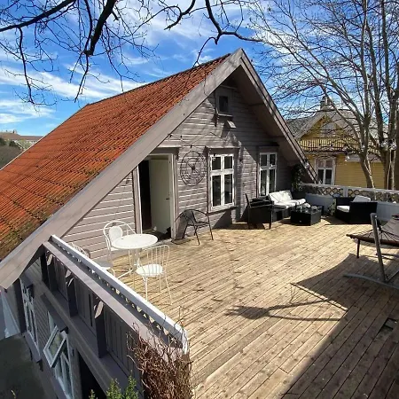 Apartment Roof Top With Terrace 3br *